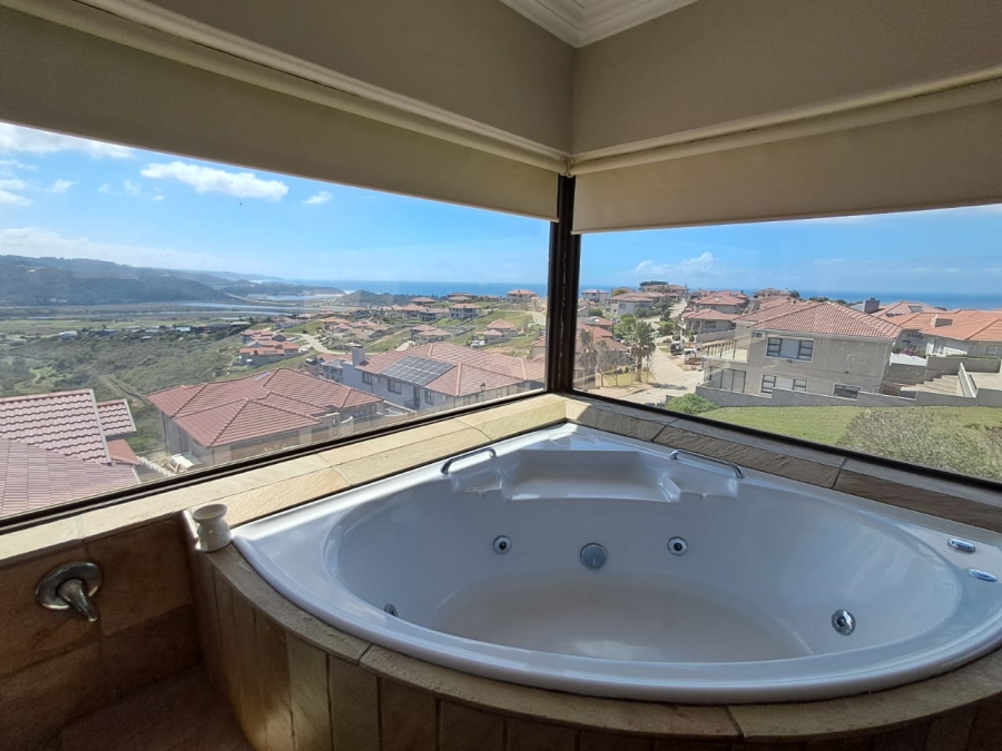 5 Bedroom Property for Sale in Avonddans Western Cape